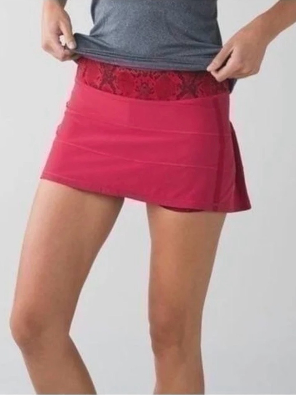 Lululemon Pace Rival Mid-Rise Skirt Short - Cranberry snake print Skirt Sz 6 ECU